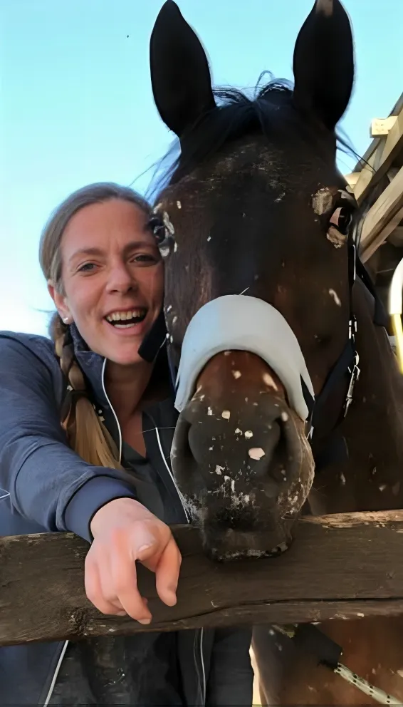 Kim Döbbelin mit Pferd